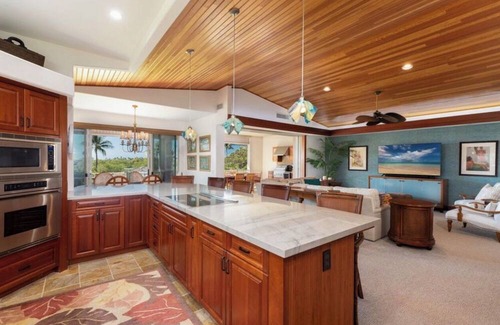 Kamuela Casa | New Owners! 3-Bedroom Home with Sunset Views! Beach Club/Pool/Fitness Center