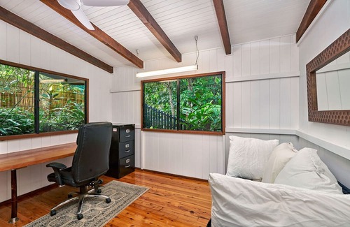 Cairns Casa | Kalamunda - A Home in the Forest!