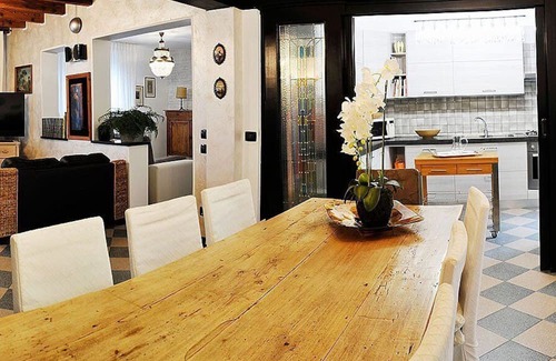 Castelbaldo Villa | Villa Bacio: An elegant and welcoming two-story villa situated at a short distance from the Adige river, with Free WI-FI.