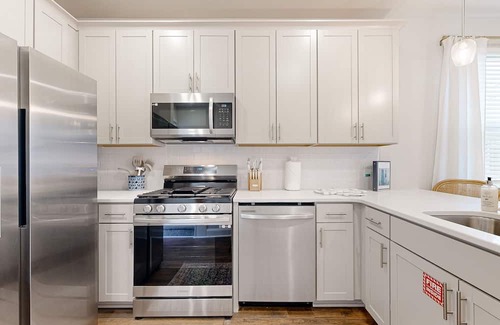 North Charleston Casa | New and Updated Home- Close to charming downtown Charleston