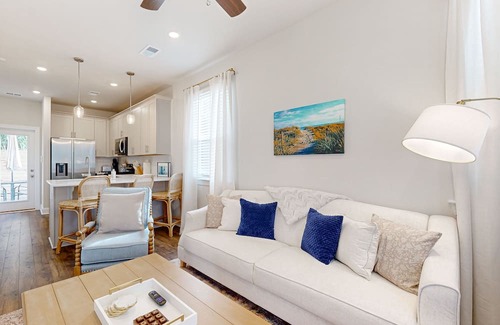 North Charleston Casa | New and Updated Home- Close to charming downtown Charleston