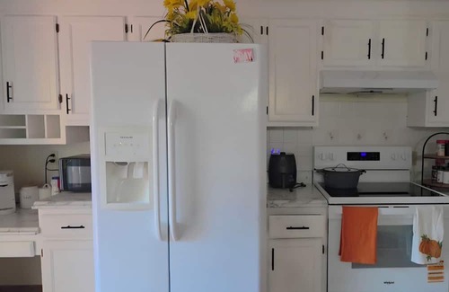 Maplewood Casa | Spacious 5-bedroom house in delightful Saint Paul with large deck and dining