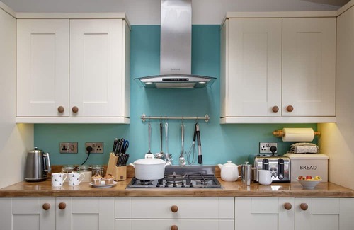 Crediton Cabaña | A stylish and comfortable countryside cottage set on a charming working farm