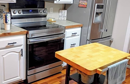 Russellville Casa | Enjoy the tranquil forest that surrounds this charming home in Dardanelle