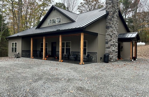 Philipsburg Casa | Glass City Cottage and Stream