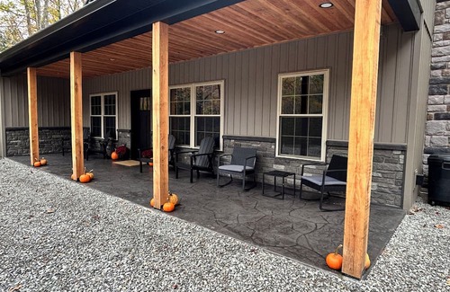 Philipsburg Casa | Glass City Cottage and Stream