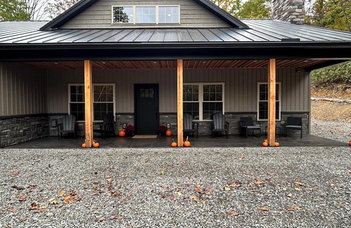 Philipsburg Casa | Glass City Cottage and Stream