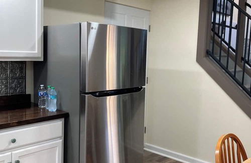 Granville Summit Apartamento | Newly renovated 3-bedroom 2 bath pet friendly unit on Barclay Mountain.