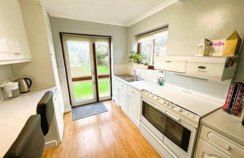 Petts Wood and Knoll Casa | Love and Peace Petts Wood