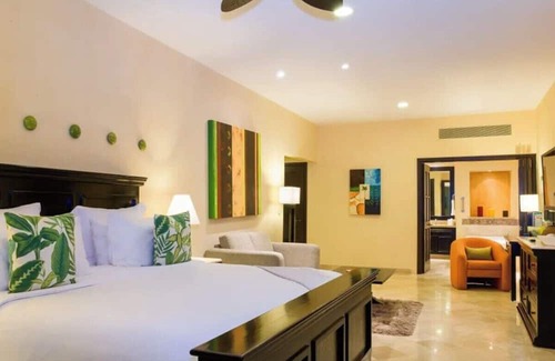 Zona sur Hotel | Honeymoon Suite with Jacuzzi & Ocean Views – Garza Blanca Puerto Vallarta