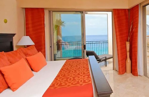 Zona sur Hotel | Honeymoon Suite with Jacuzzi & Ocean Views – Garza Blanca Puerto Vallarta