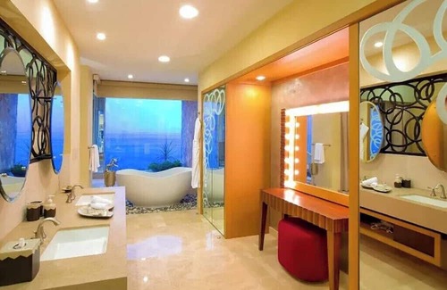 Zona sur Hotel | Junior Panoramic Suite with Ocean Views & Private Balcony