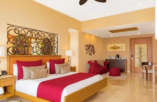 Zona sur Hotel | Junior Panoramic Suite with Ocean Views & Private Balcony