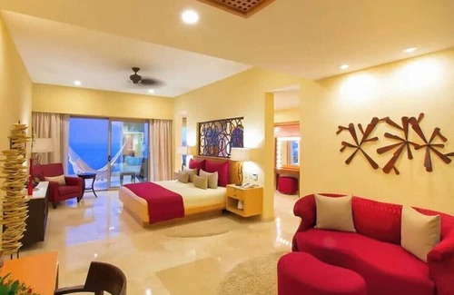 Zona sur Hotel | Junior Panoramic Suite with Ocean Views & Private Balcony
