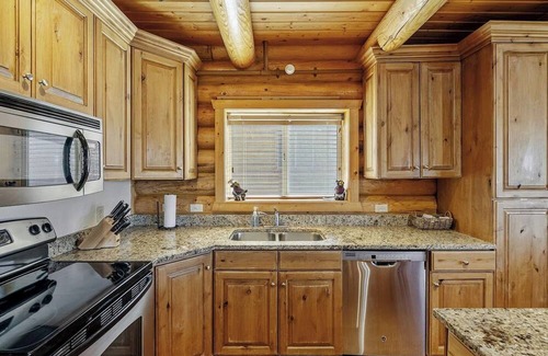 Coalville Cabina | Aspen Creek Cabin | Pool | Hot Tub | Snowmobiling