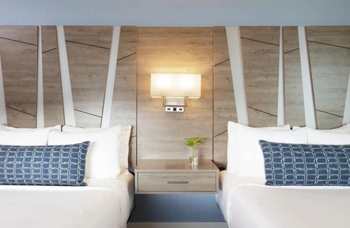 Pinellas Point Hotel | 2 Units | Breathtaking Outdoors | Stunning Oasis w/Balcony & Ocean Views