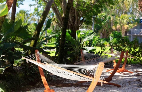 Pinellas Point Hotel | Modern Beach Retreat | Oceanfront Balcony, Marina Dining Near Local Attractions