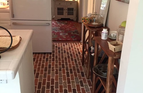 Wilton Cabaña | Enchanting 3-bedroom Cottage in Wilton