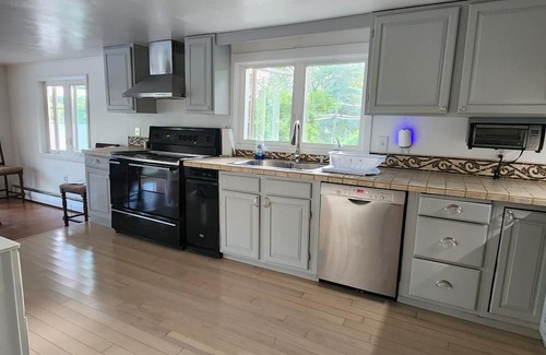 Coventry Lake Casa | Charming 4-bedroom house in Coventry directly on Coventry Lake