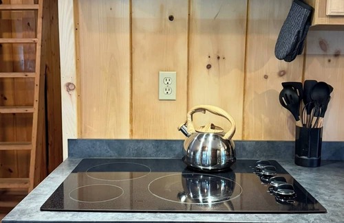 Pittsburg Cabina | Direct trail access cabin in Pittsburg NH Pet friendly & WIFI