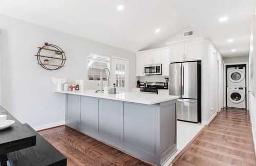 Old East Dallas Casa | Charming Modern 4BR Home - Lux - Backyard.