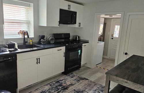 Trinidad Apartamento | Charming studio apartment with full kitchen and washer/dryer combo in Trinidad.