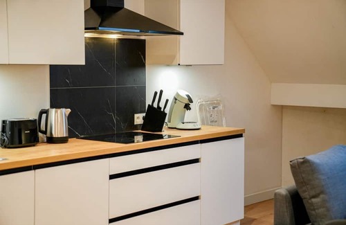 Bloemekenswijk Apartamento | Modern 1BR & 1LR Apartment | 15-Min Walk to Rabot