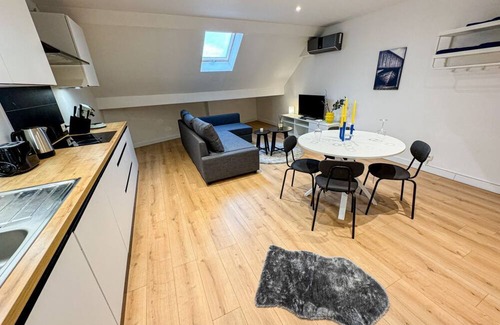 Bloemekenswijk Apartamento | Modern 1BR & 1LR Apartment | 15-Min Walk to Rabot
