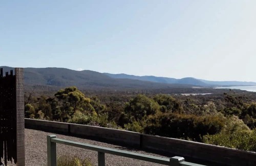 Bicheno Cabina | Panorama Cabin - a cosy shack and an epic view (A)