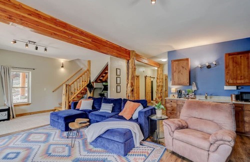 Valley of the Sun Casa | The Mountain Gem Chalet/Hot Tub Luxe Log Retreat