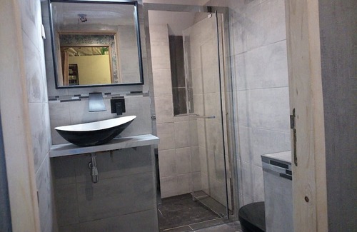 Les Cotes de Corps Cama Y Desayuno | Bed and Breakfast 'La Chambre De L'Obiou 1' with Lake View, Shared Garden and Wi-Fi