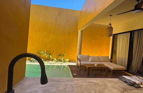 Conkal Casa | Casa Ka - Mini Hacienda Retreat with Pool + Starlink