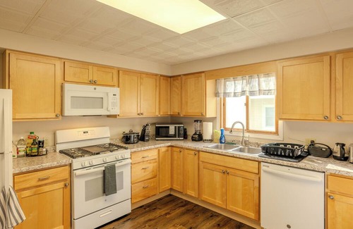 Houghton Casa | Greenleaf-Just listed! Open year-round