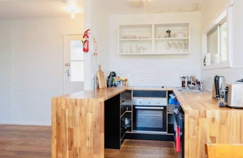 Swan Bay Cabaña | Cosy cottage on the Tamar - 15 minutes to Launceston/Vineyards