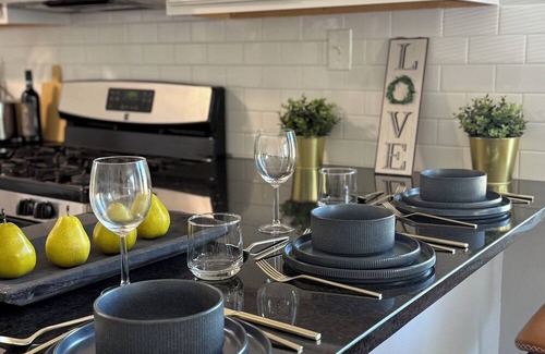 Detroit Casa | Entire Place, 4-Bedroom House in peaceful Detroit with AC and HOT TUB