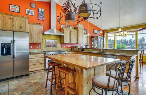Thurston Casa | 10 Mi to Eugene: Countryside Home w/Mtn Views!