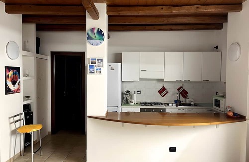 Monguzzo Apartamento | Apartment 'La Casa Del Barba' with Wi-Fi
