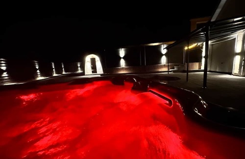 Neuborger Casa | Holiday Home 'Fewo Neubörger Wellness' with Private Pool, Wi-Fi and Air Conditioning
