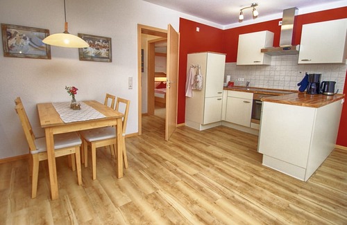 Haslachsimonswald Apartamento | Holiday Apartment 'Morgensonne, 50 sqm' with Shared Terrace, Shared Garden and Wi-Fi
