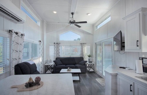 Hamilton Cabina | Tiny Home with AC in charming Hamilton