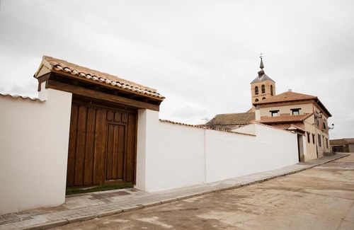 Nieva Casa | Country House 'La Antigua Taberna' with Private Pool, Wi-Fi, and Air Conditioning