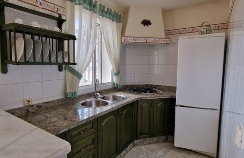 Montoro Casa | Holiday Home 'Los Rosales De La Palmilla' with Private Pool, Balcony and Air Conditioning