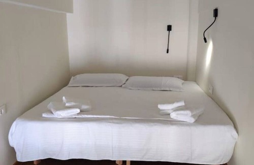 Qender Hotel | Charming Duplex for 6 in the Heart of Saranda – Steps from the Beach
