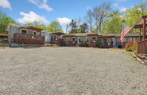 Diamond City Cabina | Cabin 3- 1bd/1bath with beautiful views of Bull Shoals Lake.