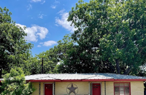 Telegraph Cabina | Roosevelt River Hunting Cabins Unit 1