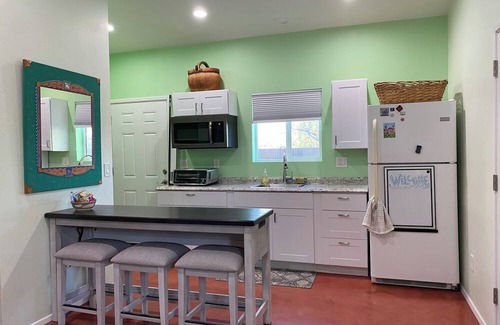 Peter Howell Cabaña | Charming Cottage in central Tucson with AC