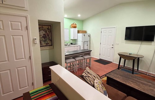 Peter Howell Cabaña | Charming Cottage in central Tucson with AC