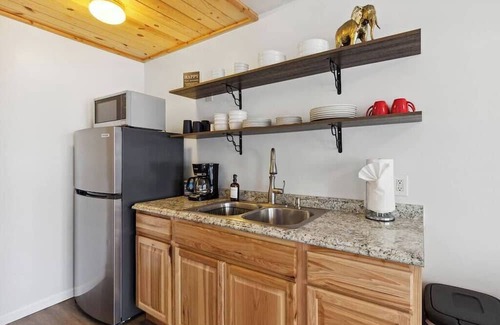 Long Lake Cabina | Unit 2 Long LakeLodge-Lakefront-2BR New