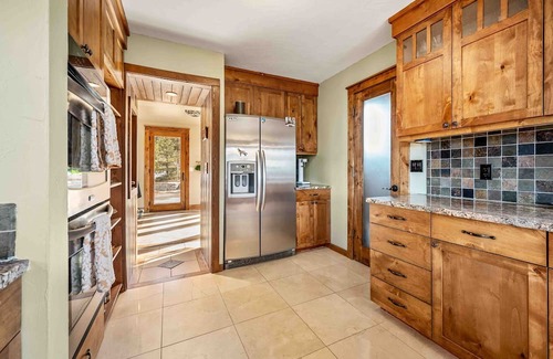 Nederland Casa | Custom 4 bdrm, 3 min to DnTwn Nederland, Sleeps 8, 10 mins to Skiing, Hot Tub