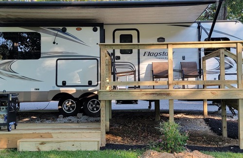 Battletown Casa | Cozy RV on the river.